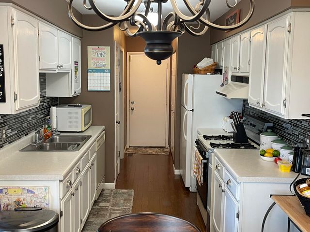 152 Holly Lane, Schererville, IN 46375