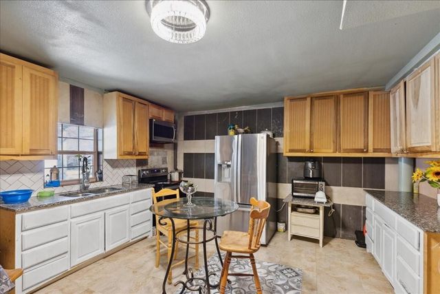 1474 Vz County Road 3810, Wills Point, TX 75169