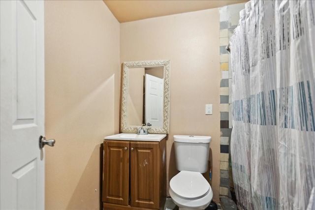 1474 Vz County Road 3810, Wills Point, TX 75169