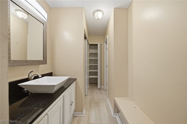 824 S Chillicothe Road 2, Aurora, OH 44202