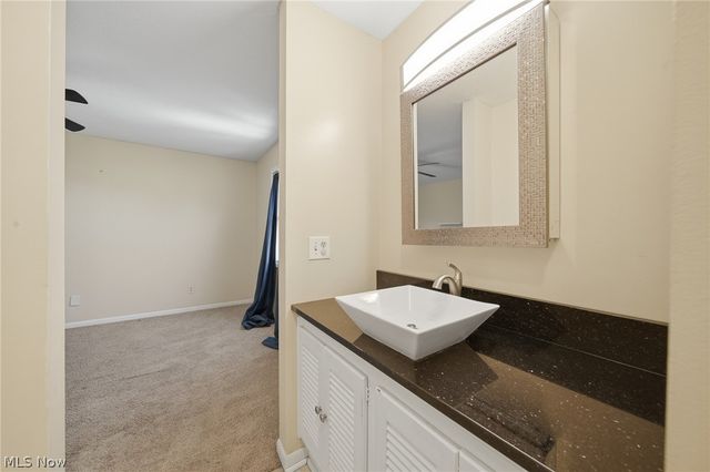 824 S Chillicothe Road 2, Aurora, OH 44202