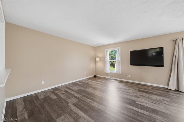 824 S Chillicothe Road 2, Aurora, OH 44202