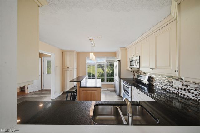 824 S Chillicothe Road 2, Aurora, OH 44202