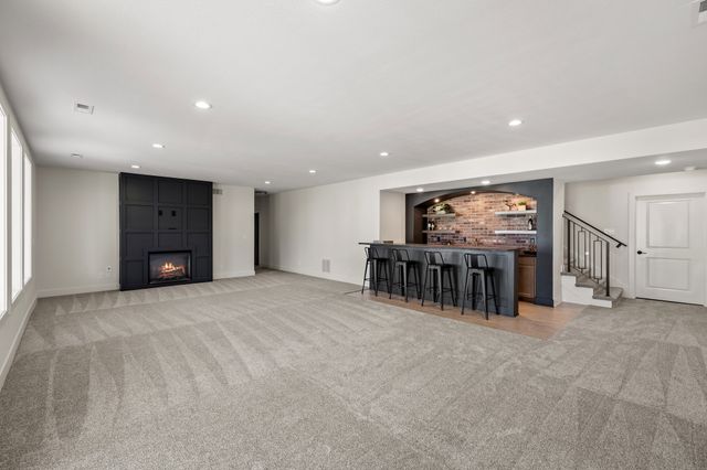 1410 NW Alderleaf Drive, Waukee, IA 50263