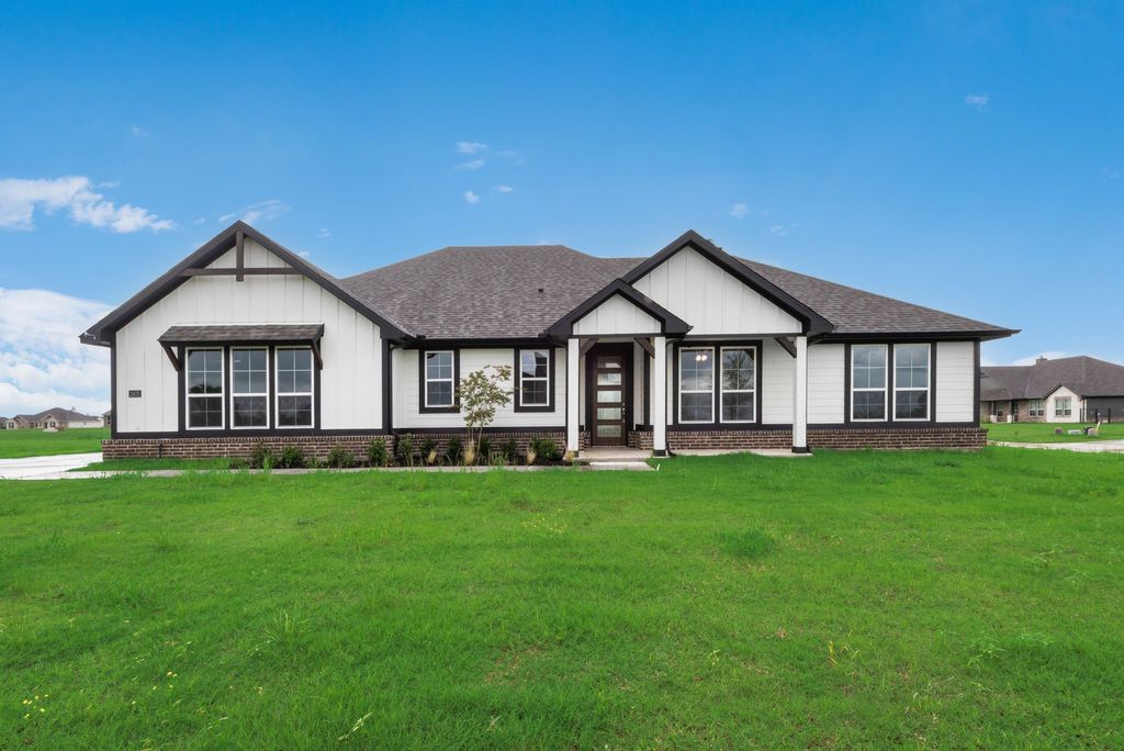 2475 Blackjack Oak Road, Oak Ridge, TX 75161