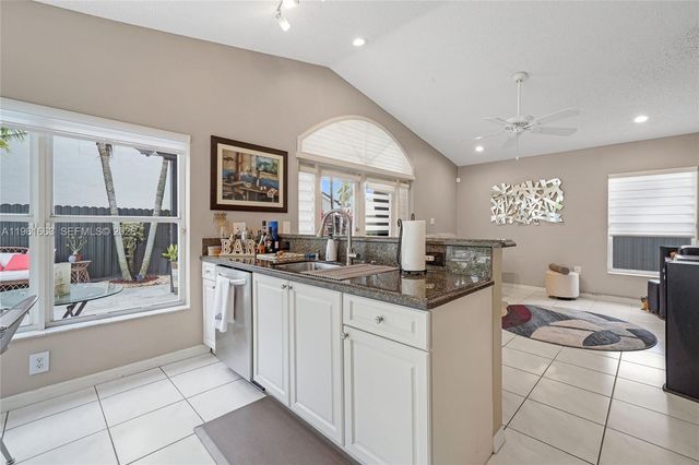 16322 SW 76th St, Miami, FL 33193