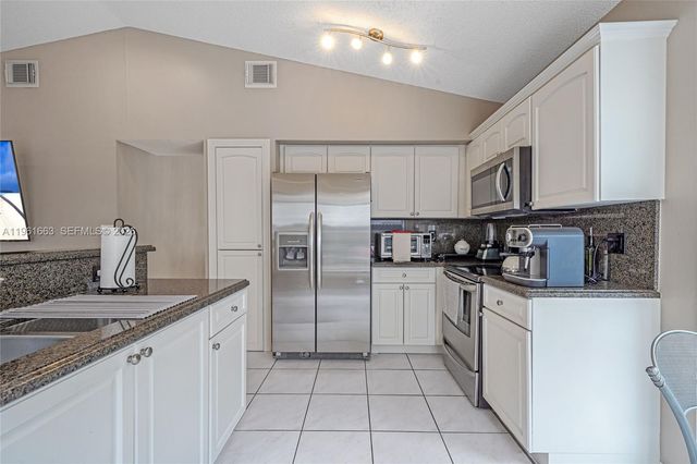 16322 SW 76th St, Miami, FL 33193