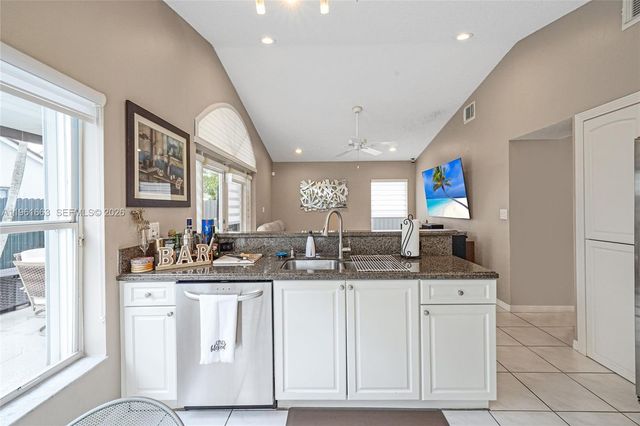 16322 SW 76th St, Miami, FL 33193