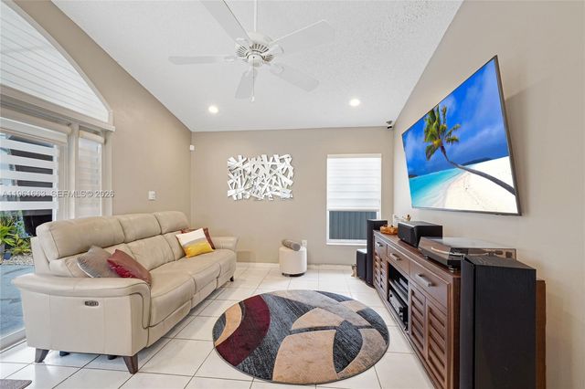 16322 SW 76th St, Miami, FL 33193