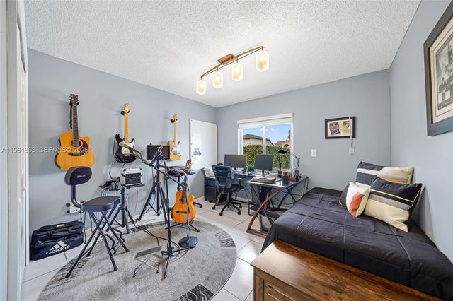 16322 SW 76th St, Miami, FL 33193