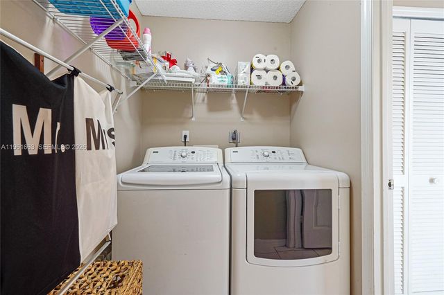 16322 SW 76th St, Miami, FL 33193