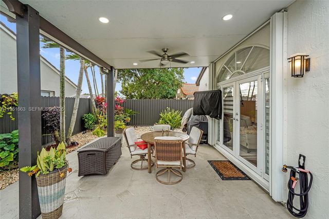 16322 SW 76th St, Miami, FL 33193