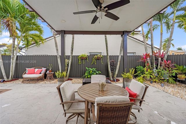 16322 SW 76th St, Miami, FL 33193