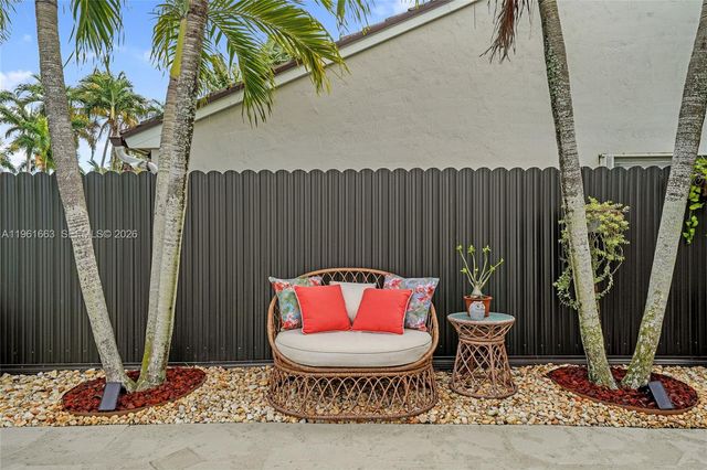 16322 SW 76th St, Miami, FL 33193