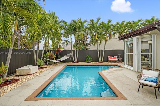 16322 SW 76th St, Miami, FL 33193