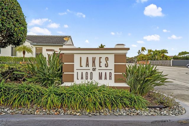 16322 SW 76th St, Miami, FL 33193