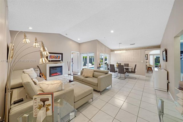 16322 SW 76th St, Miami, FL 33193