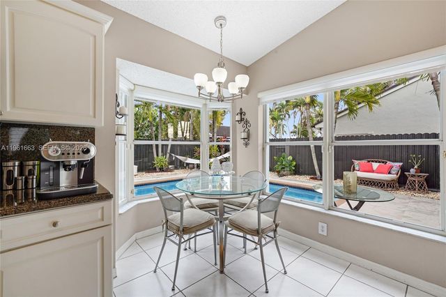 16322 SW 76th St, Miami, FL 33193