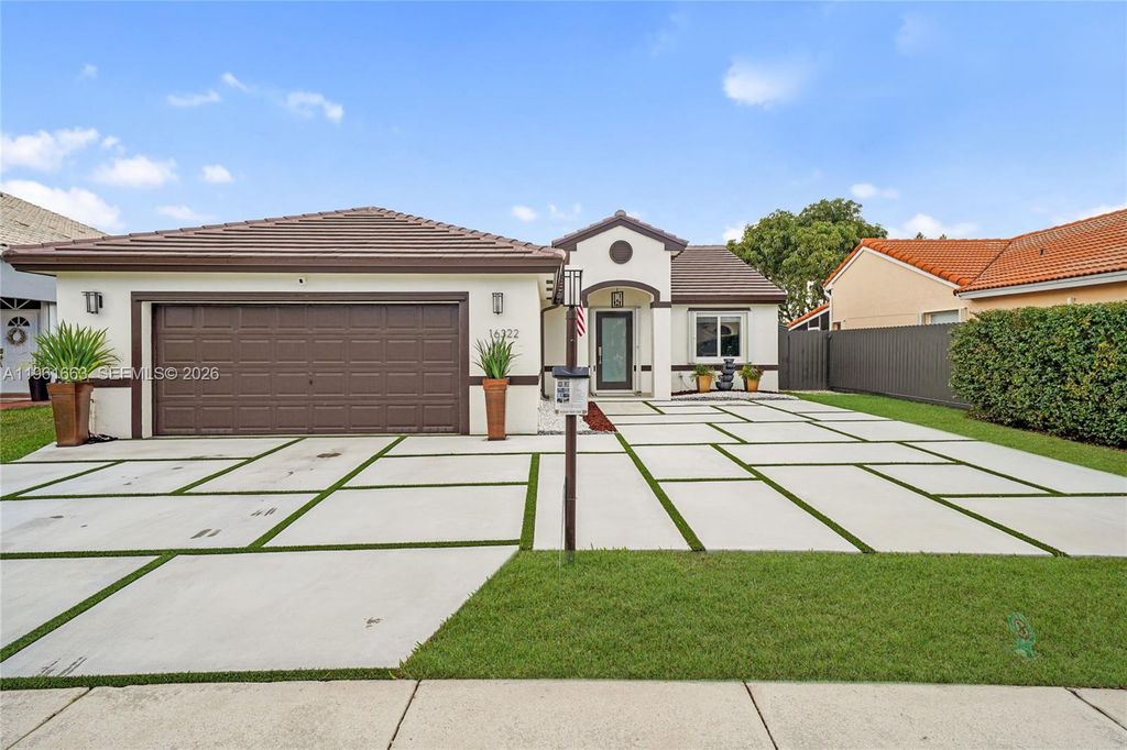 16322 SW 76th St, Miami, FL 33193