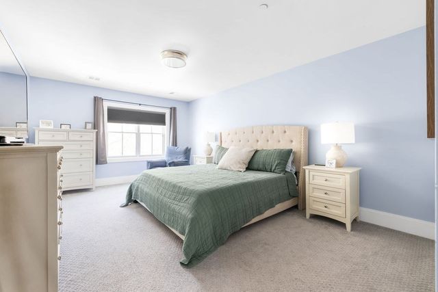 26 Southfield Ln 26, Sherborn, MA 01770