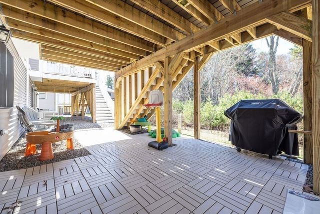 26 Southfield Ln 26, Sherborn, MA 01770