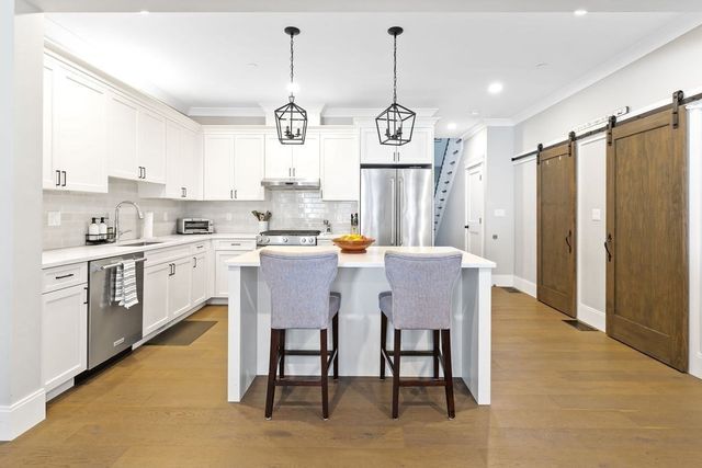 26 Southfield Ln 26, Sherborn, MA 01770
