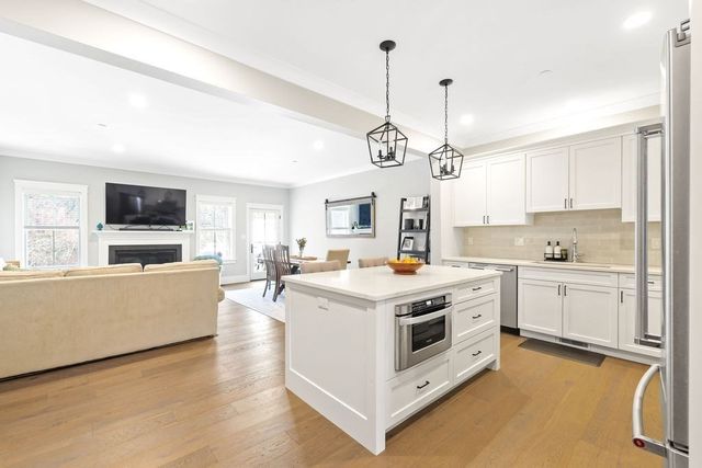 26 Southfield Ln 26, Sherborn, MA 01770