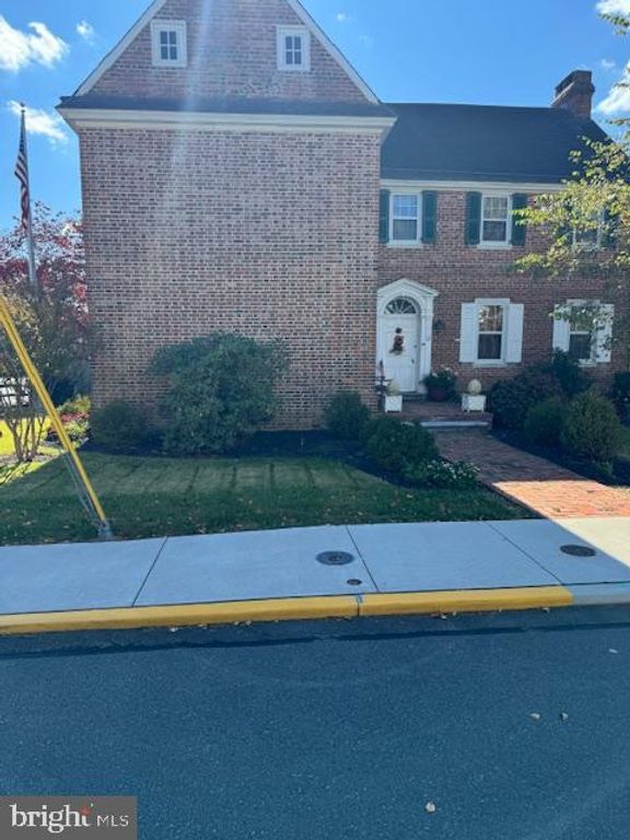 Image 2 of property listing at 12 E COCHRAN ST, Middletown, DE 19709