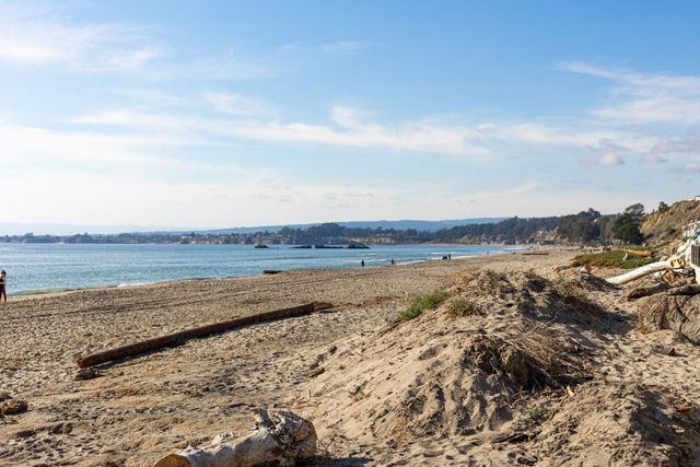 111 Aptos Village Way 4, Aptos, CA 95003