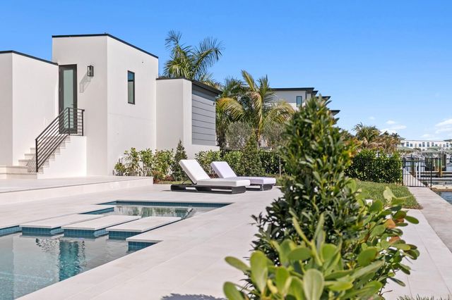 500 BARCELONA DRIVE, St Petersburg, FL 33715