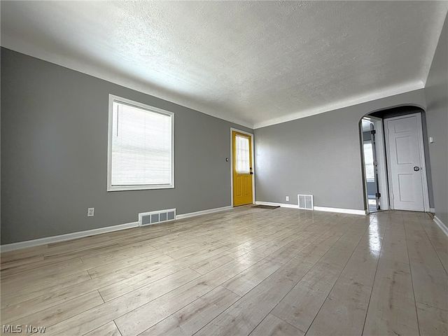 11804 Kensington Avenue, Cleveland, OH 44111