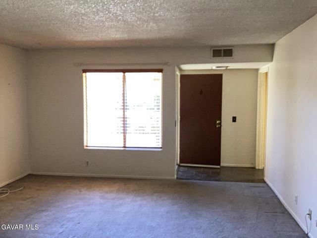 42935 15th Street Unit 6, Lancaster, CA 93534