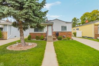 22609 Lake Drive, St Clair Shores, MI 48082