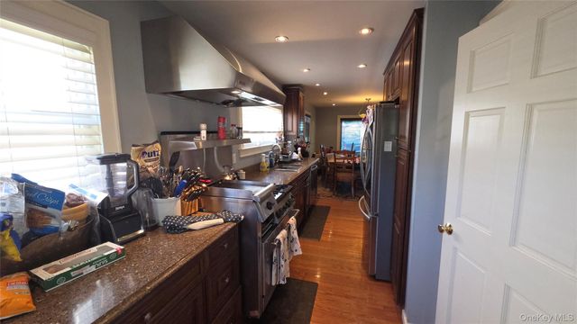 34 Irma Avenue, Port Washington, NY 11050