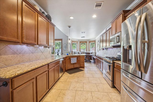 802 Fairway Drive, La Porte, TX 77571