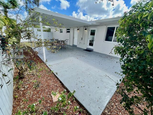 7023 SW 2nd St 7023, Miami, FL 33144
