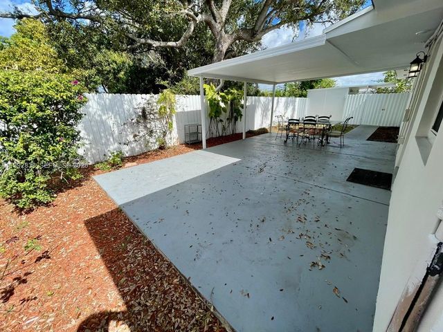 7023 SW 2nd St 7023, Miami, FL 33144