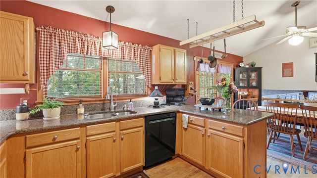 11920 Hickory Creek Dr, Fredericksburg, VA 22407