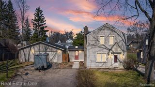 4058 Lomley Avenue, Waterford, MI 48329