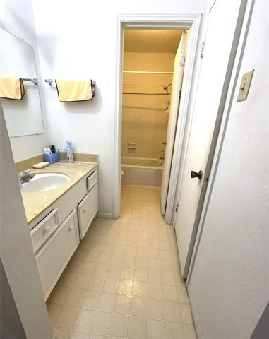 8200 Broadway Street 806 S, Houston, TX 77061