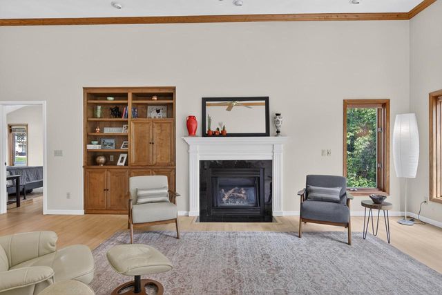 109 OLD ORCHARD LANE, Neenah, WI 54956