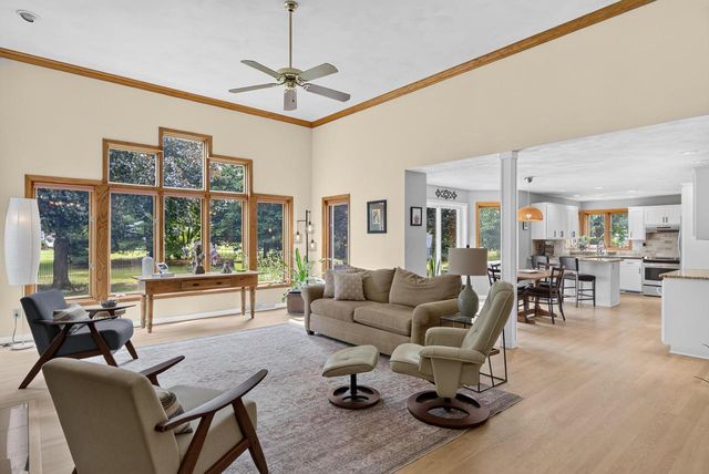 109 OLD ORCHARD LANE, Neenah, WI 54956