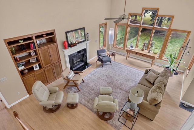 109 OLD ORCHARD LANE, Neenah, WI 54956