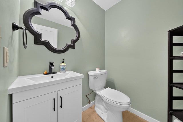 109 OLD ORCHARD LANE, Neenah, WI 54956