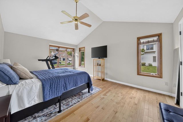 109 OLD ORCHARD LANE, Neenah, WI 54956