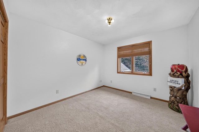 109 OLD ORCHARD LANE, Neenah, WI 54956