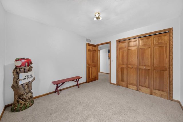 109 OLD ORCHARD LANE, Neenah, WI 54956