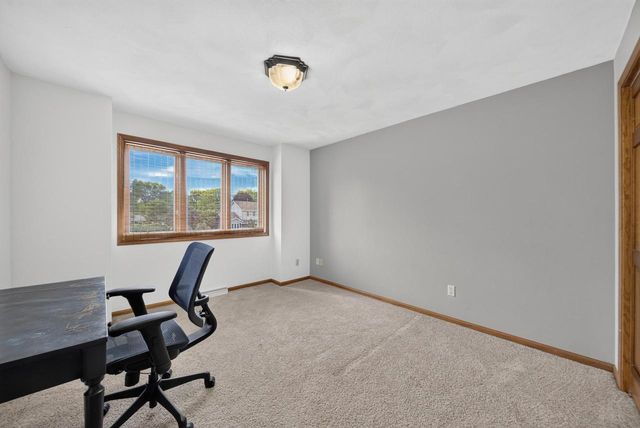 109 OLD ORCHARD LANE, Neenah, WI 54956