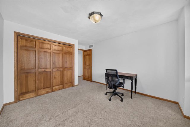 109 OLD ORCHARD LANE, Neenah, WI 54956