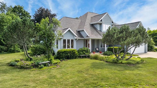109 OLD ORCHARD LANE, Neenah, WI 54956